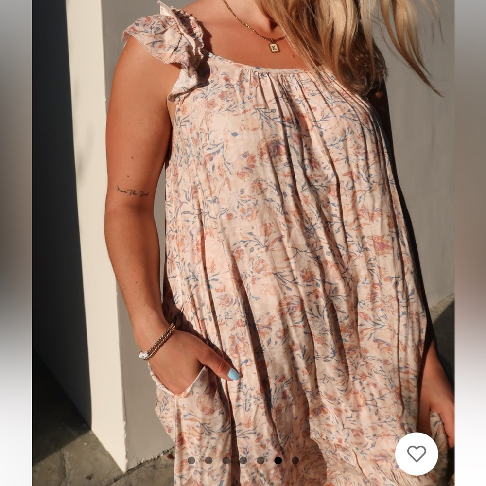 CarlyJean Los Angeles Floral Sleeveless Dress